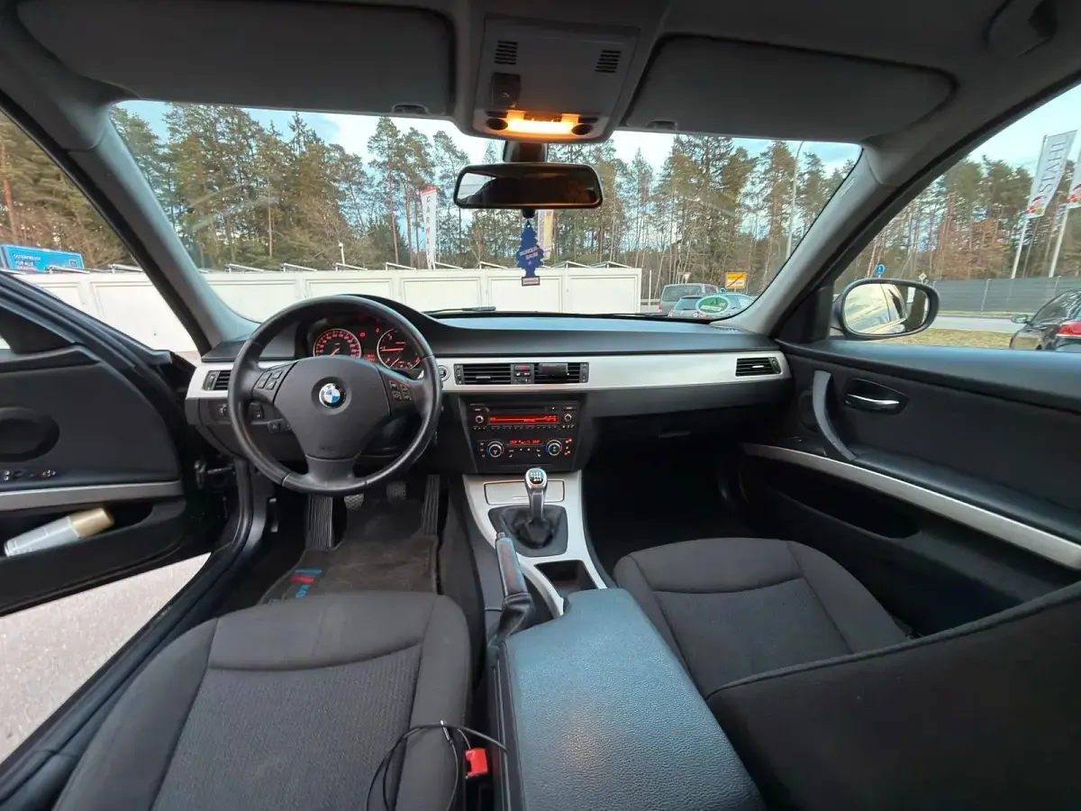 Gebraucht BMW 316 116 PS (85 kW) 2012 Schwarz Kombi