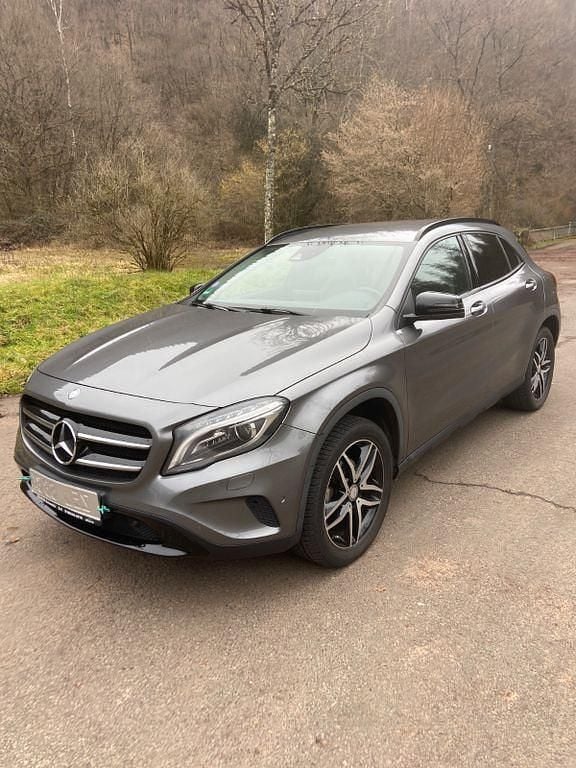 Gebraucht Mercedes GLA200 156 PS (114 kW) 2016 Grau SUV