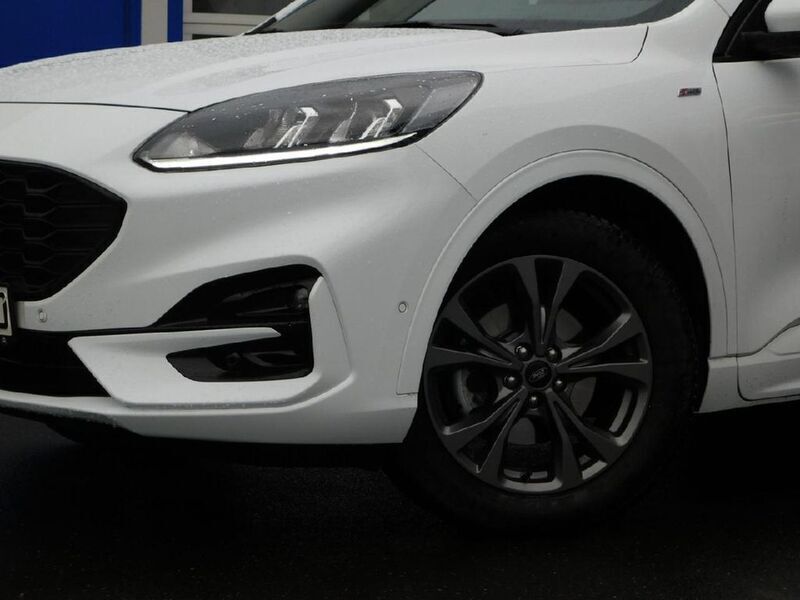 Usado Ford Kuga ST-Line 151 HP (111 kW) 2024 Branco SUV