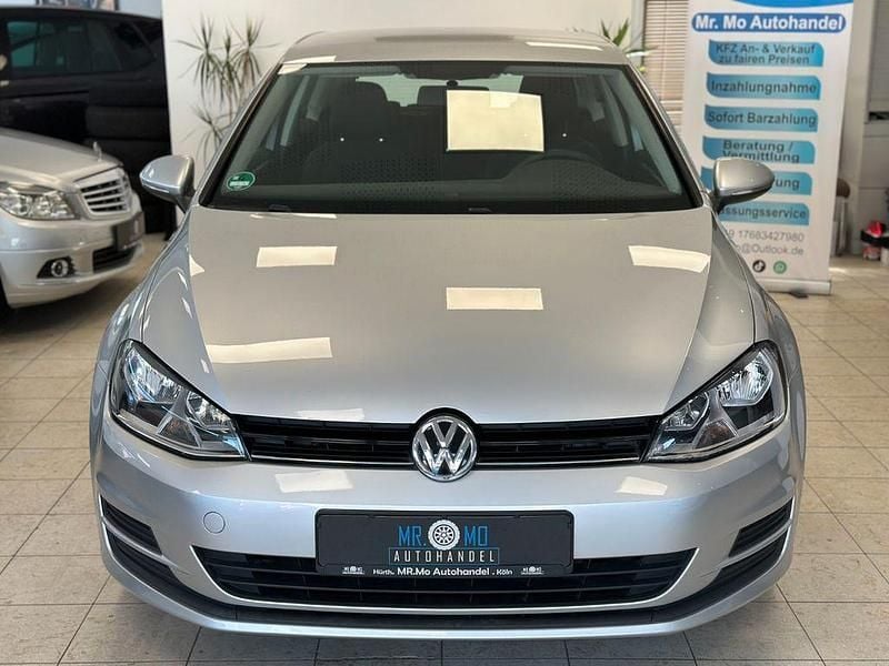Silber Gebraucht 2015 VW Golf VII Trendline Limousine | 8.499 € (Guter Preis) - Bild 1/4