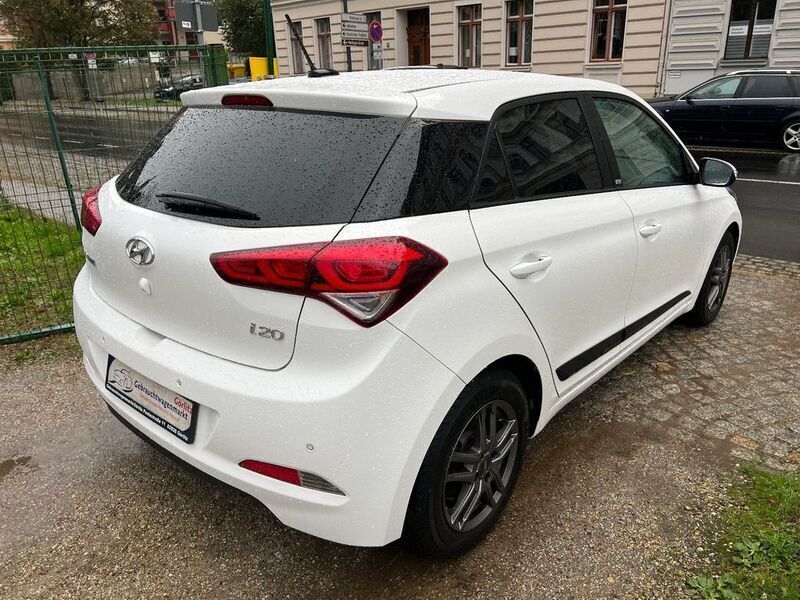 Gebraucht Hyundai i20 Passion 120 PS (88 kW) 2016 Weiß Kleinwagen