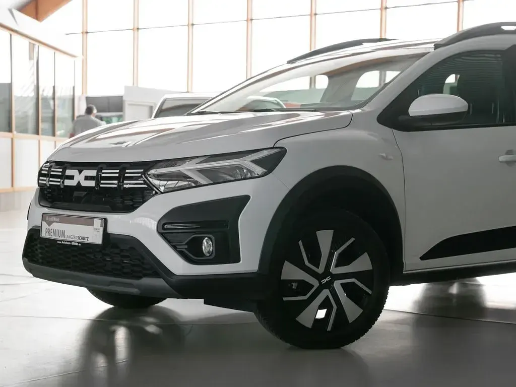 Gebraucht Dacia Jogger Expression 141 PS (103 kW) 2025 Weiss Van / Kleinbus
