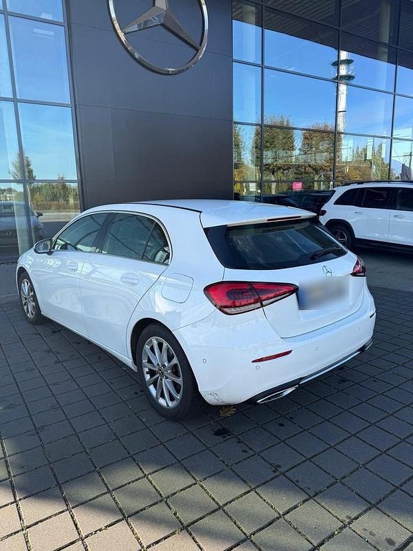 Gebraucht Mercedes A200 163 PS (119 kW) 2021 Weiß Limousine