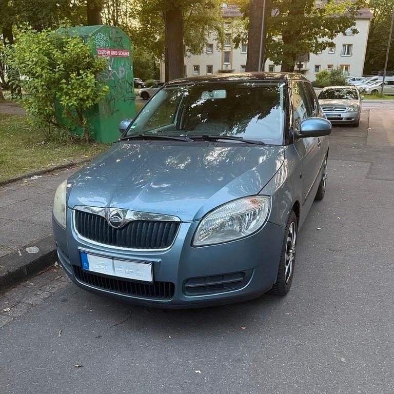 Grau Gebraucht 2007 Skoda Fabia Limousine | 1.199 € (Guter Preis) - Bild 1/4