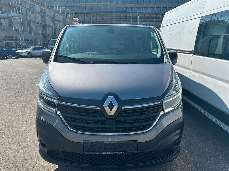 Grau Gebraucht 2020 Renault Trafic Komfort Van / Kleinbus | 16.180 € (Guter Preis) - Bild 1/4