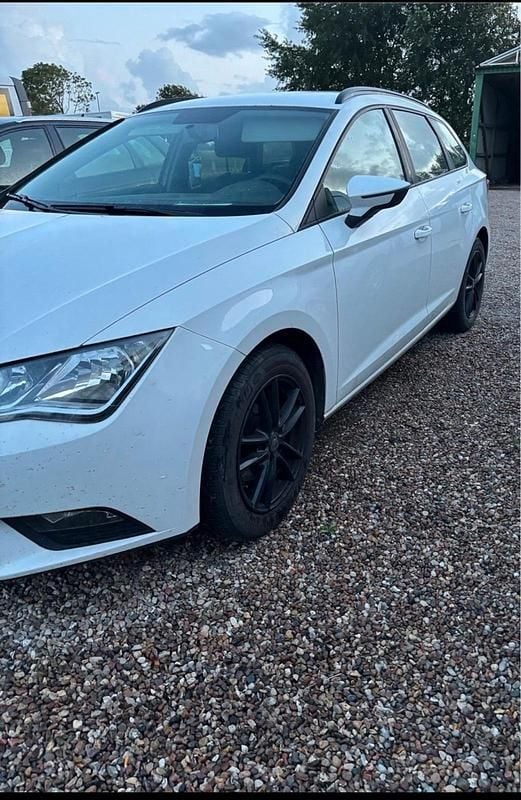 Weiß Gebraucht 2015 Seat Leon Kombi | 4.300 € (Guter Preis) - Bild 1/4