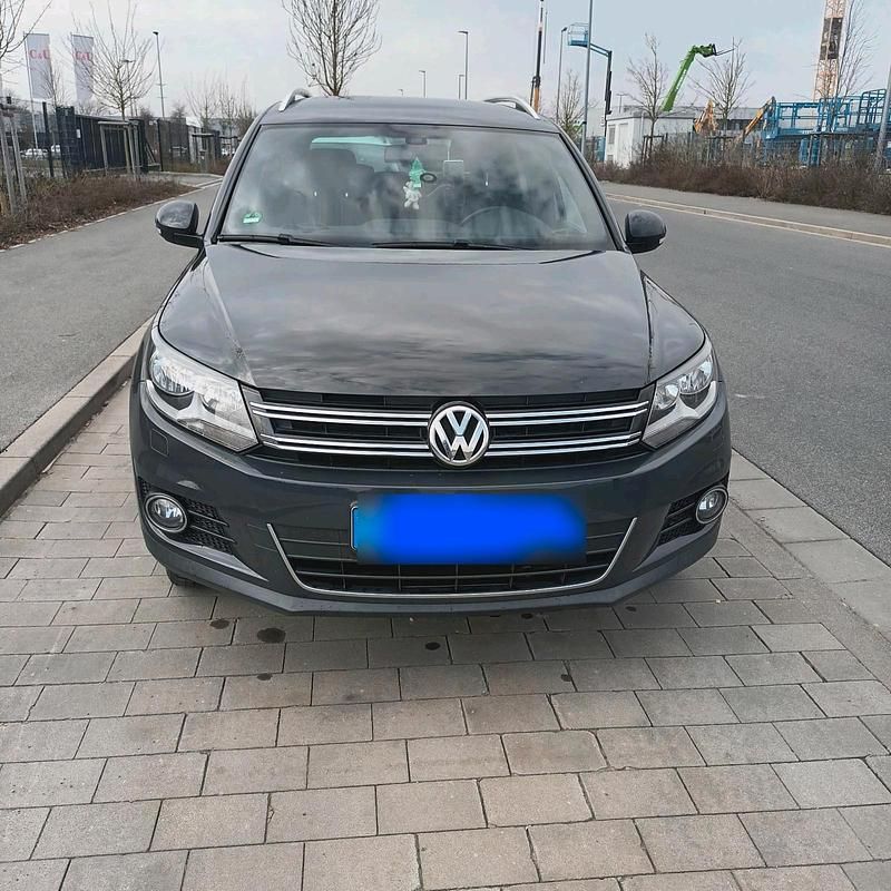 Gebraucht VW Tiguan LOUNGE 184 PS (135 kW) 2015 Grau SUV