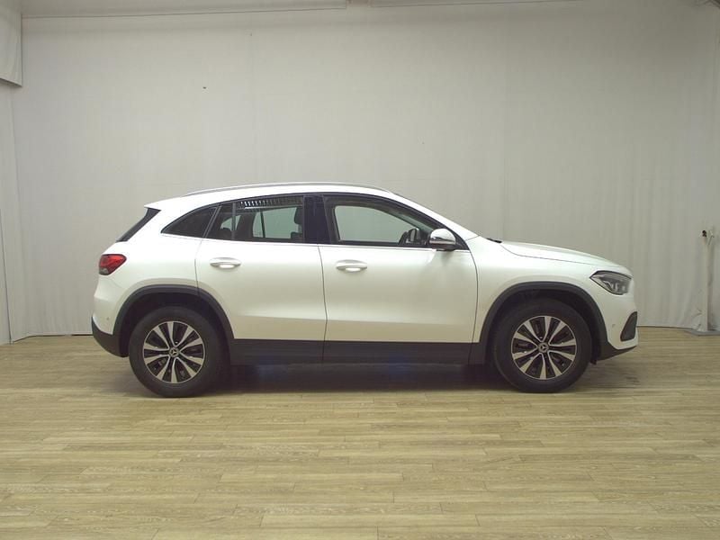Weiss Gebraucht 2021 Mercedes GLA220 Style SUV | 26.480 € (Superpreis) - Bild 1/4