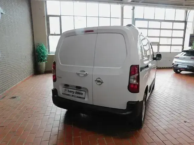 Używany Opel Combo Edition 131 KM (96 kW) 2022 Andere Minivan