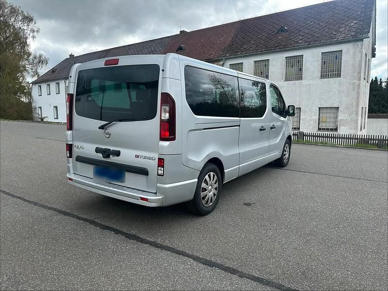 Usata Opel Vivaro 145 CV (106 kW) 2017 Grigio Monovolume