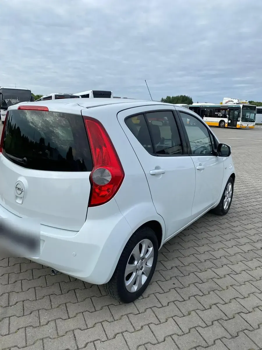 Gebraucht Opel Agila 65 PS (47 kW) 2009 Weiß Kleinwagen