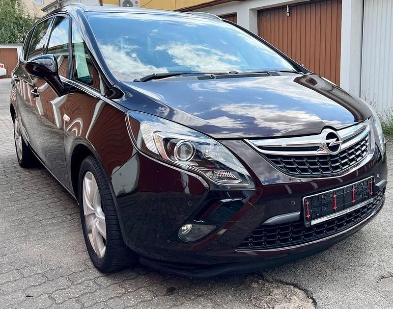 Braun Gebraucht 2013 Opel Zafira Tourer Van / Kleinbus | 4.800 € (Superpreis) - Bild 1/4