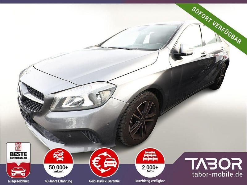 Grau Gebraucht 2017 Mercedes A180 Style Limousine | 15.288 € (Fairer Preis) - Bild 1/4