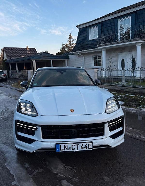Gebraucht Porsche Cayenne Turbo E-Hybrid 740 PS (544 kW) 2024 Weiß SUV