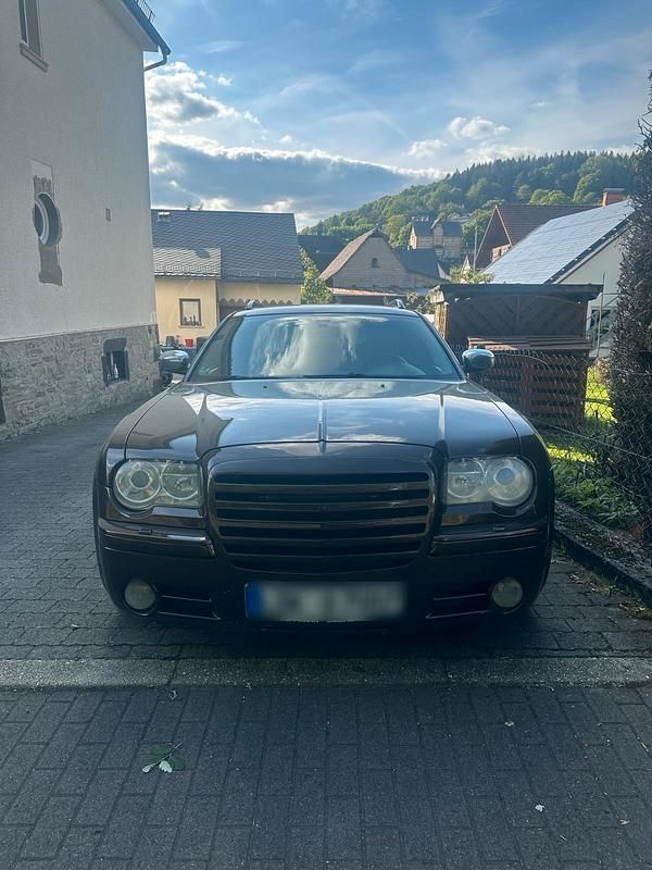 Braun Gebraucht 2006 Chrysler 300C Kombi | 1.800 € (Fairer Preis) - Bild 1/4