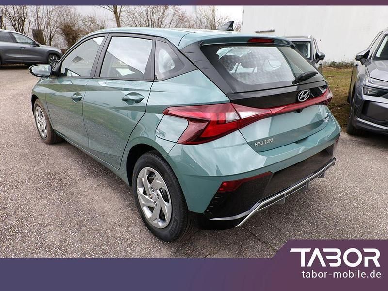 Neu Hyundai i20 Select 101 PS (74 kW) 2025 Mangrove green mineraleffekt Kleinwagen