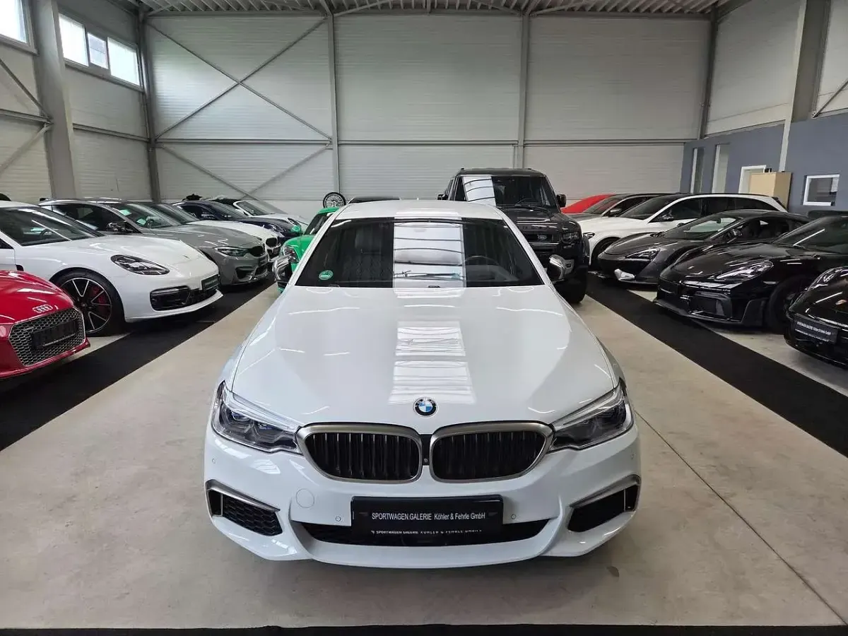 Gebraucht BMW 550 530 PS (389 kW) 2019 Alpinweiss iii Limousine