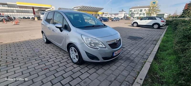 Gebraucht Opel Meriva Design Edition 101 PS (74 kW) 2011 Silber Van / Kleinbus