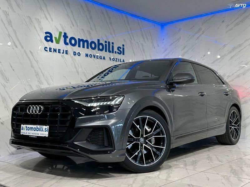 Grau Gebraucht 2021 Audi Q8 Sport SUV | 69.990 € - Bild 1/4