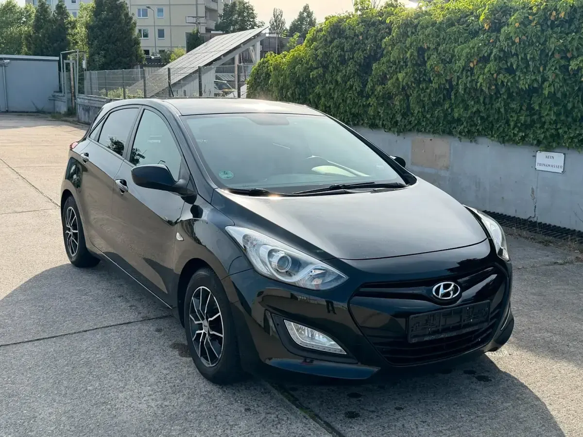 Gebraucht Hyundai i30 135 PS (99 kW) 2014 Schwarz Limousine