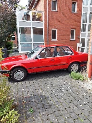 Rot Gebraucht 1990 BMW 316 Limousine | 10.500 € - Bild 1/4