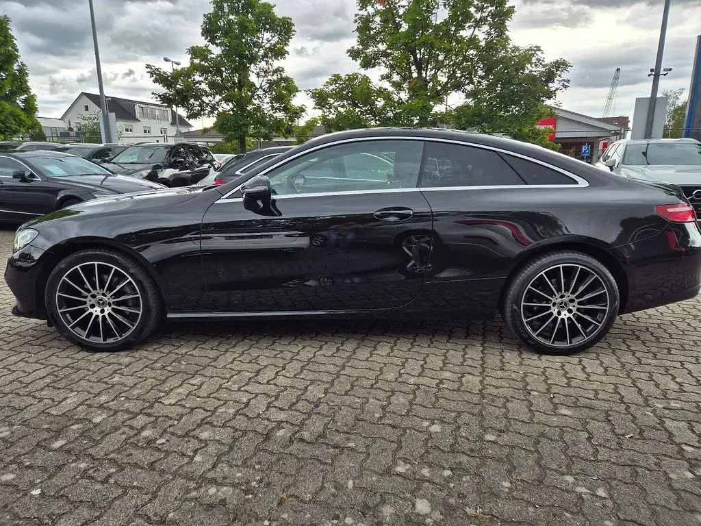 Gebraucht Mercedes E220 AMG line 194 PS (142 kW) 2018 Schwarz Coupé
