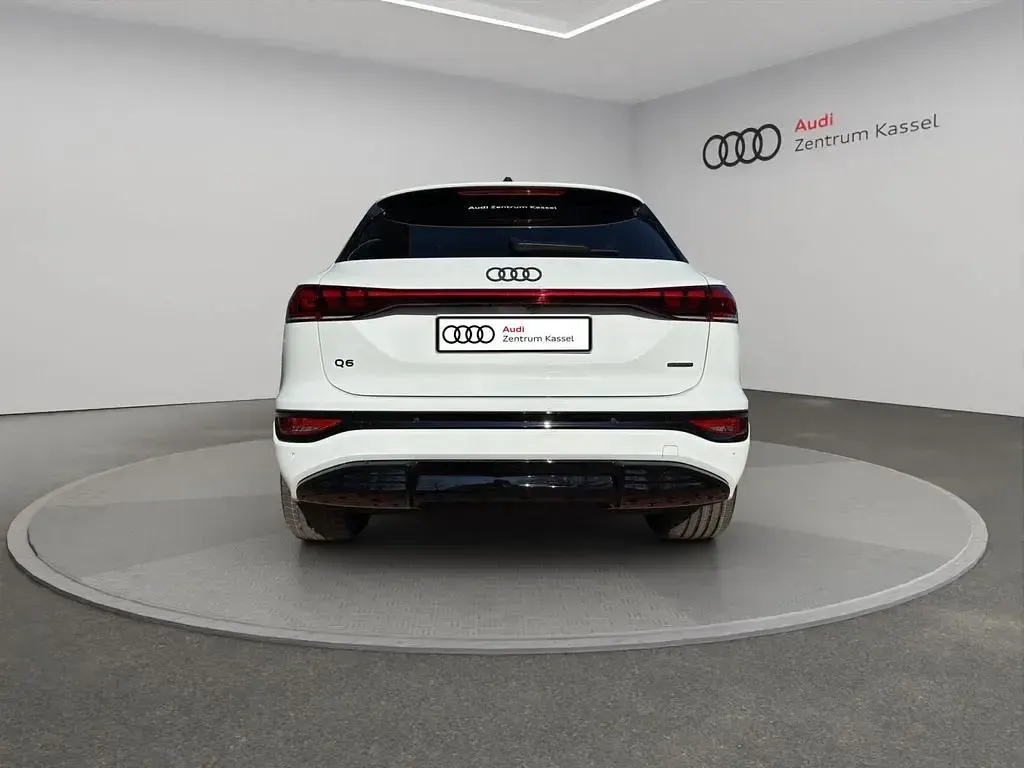 Gebraucht Audi Q6 e-tron S-Line 284 kW (387 PS) 2025 Weiß SUV