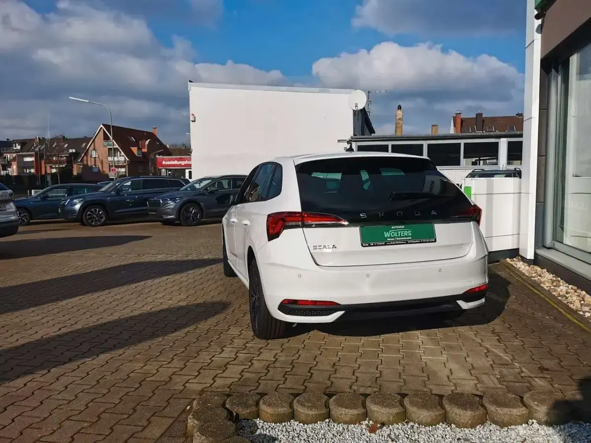 Second-hand Skoda Scala Drive 150 CP (110 kW) 2025 Alb Hatchback