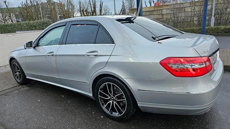 Gebraucht Mercedes E350 2010 Grau Limousine