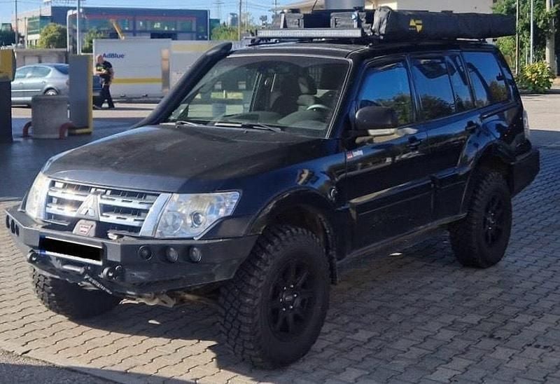 Schwarz Gebraucht 2011 Mitsubishi Pajero SUV | 44.500 € - Bild 1/4