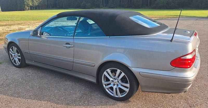 Silber Gebraucht 2003 Mercedes CLK230 Edition Cabrio | 8.900 € (Teuer) - Bild 1/4