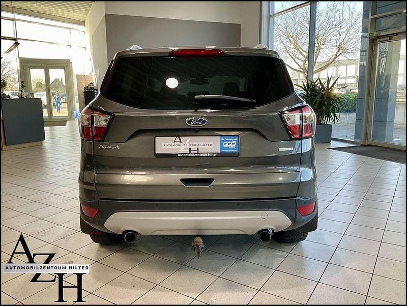 Gebraucht Ford Kuga Titanium 182 PS (133 kW) 2018 Grau SUV
