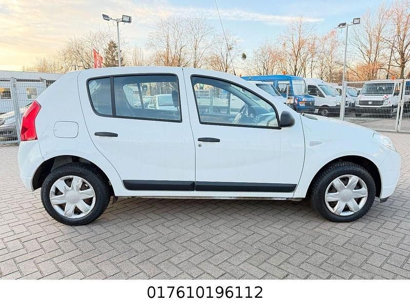 Gebraucht Dacia Sandero Ambiance 75 PS (55 kW) 2010 Weiß Kleinwagen
