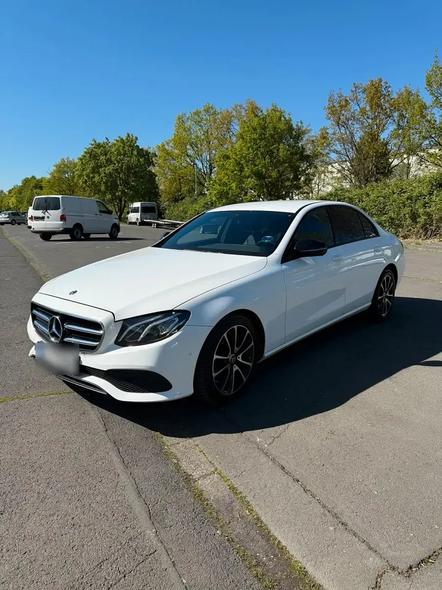 Gebraucht Mercedes E200 Avantgarde 150 PS (110 kW) 2020 Weiß Limousine