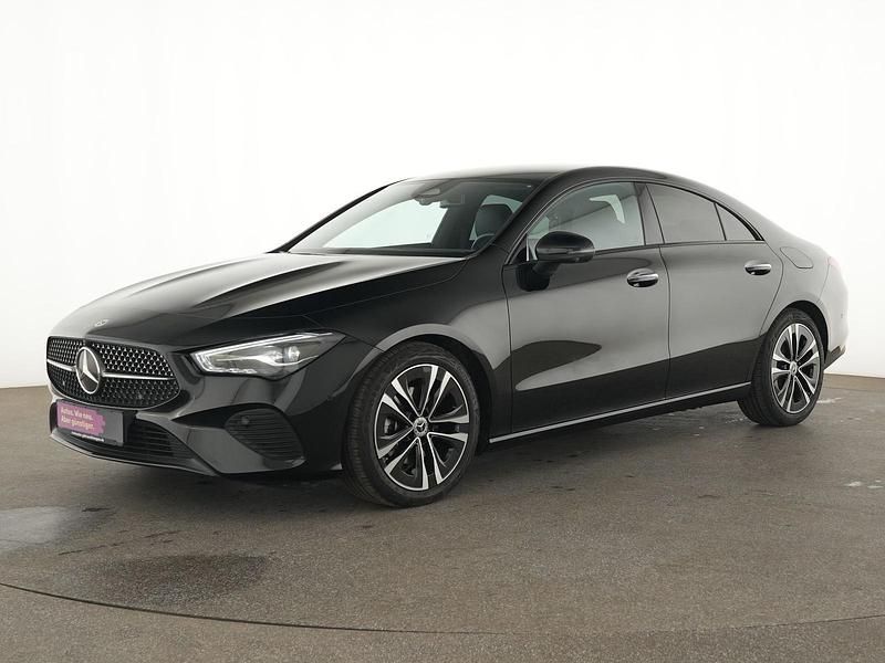 Nachtschwarz Gebraucht 2024 Mercedes CLA200 Progressive Limousine | 32.055 € (Guter Preis) - Bild 1/4