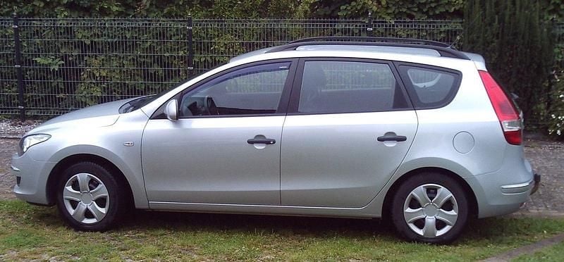 Silber Gebraucht 2009 Hyundai i30 Edition+ Kombi | 4.450 € (Fairer Preis) - Bild 1/4