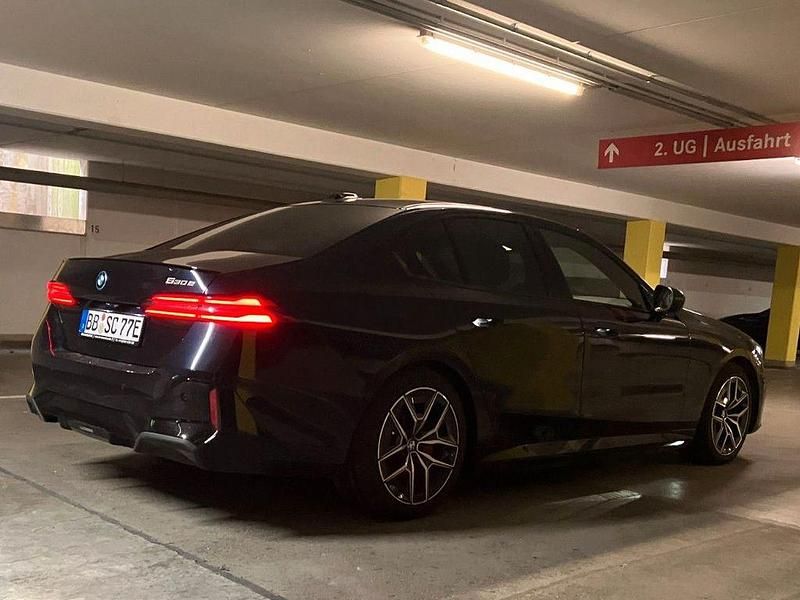 Gebraucht BMW 530e M Sport 190 PS (139 kW) 2025 Schwarz Limousine
