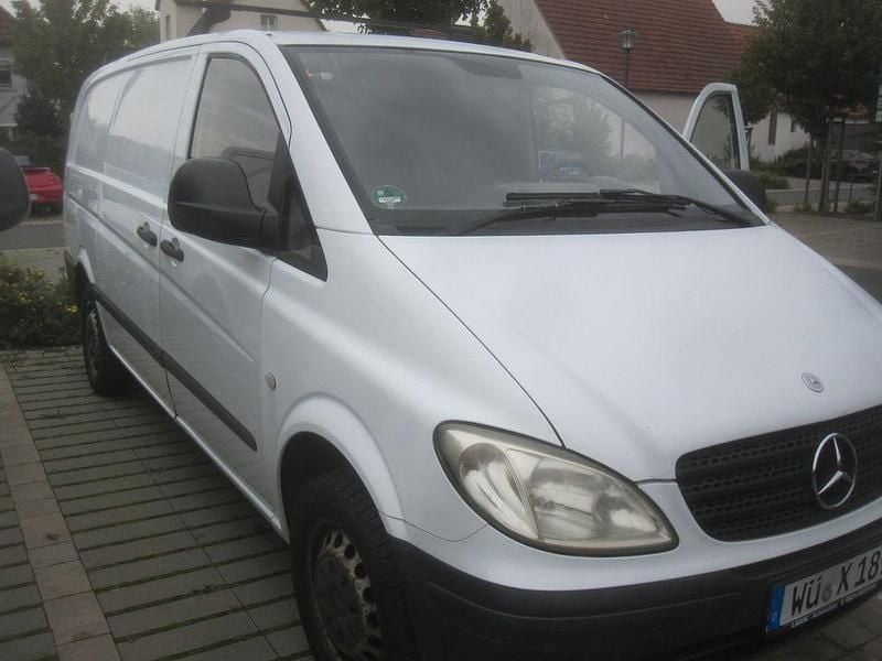 Weiß Gebraucht 2007 Mercedes Vito Van / Kleinbus | 4.900 € (Fairer Preis) - Bild 1/4