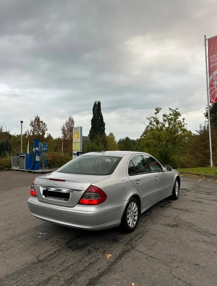 Gebraucht Mercedes E220 170 PS (125 kW) 2008 Silber Limousine