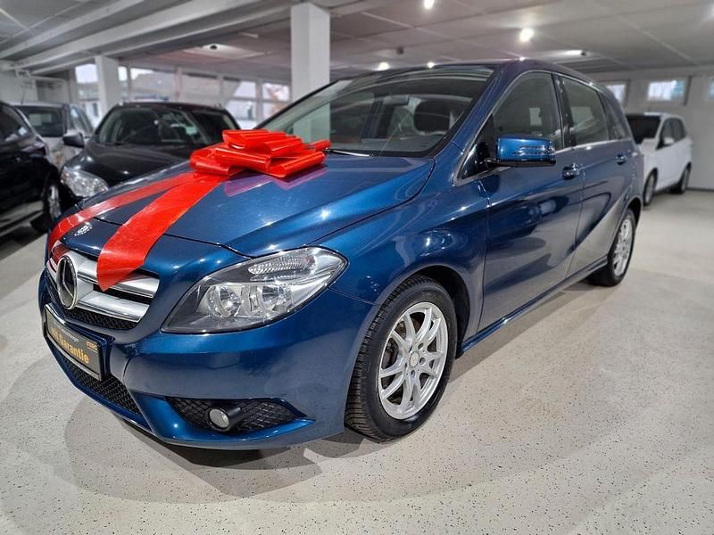 Blau Gebraucht 2013 Mercedes B200 Van / Kleinbus | 10.149 € (Fairer Preis) - Bild 1/3
