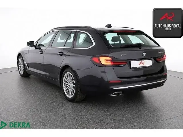 Gebraucht BMW 530e Luxury Line 292 PS (214 kW) 2021 Sophistograu Kombi
