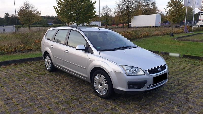 Gebraucht Ford Focus Ghia 100 PS (73 kW) 2006 Silber Kombi