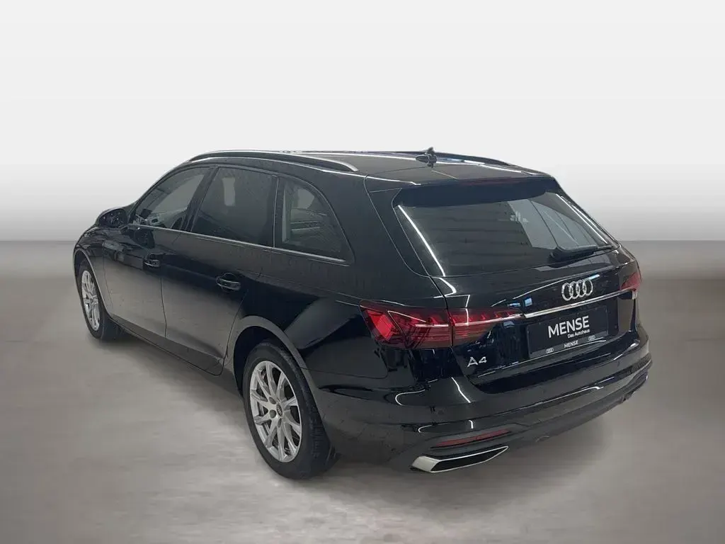 Gebraucht Audi A4 Basis 204 PS (150 kW) 2022 Mythosschwarz Kombi