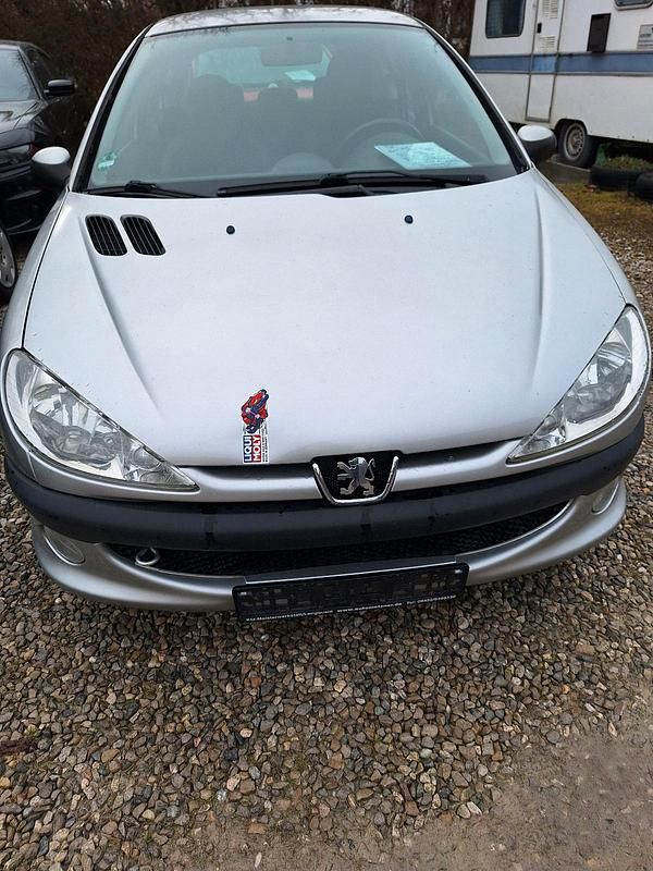 Silber Gebraucht 2007 Peugeot 206 Limousine | 550 € (Superpreis) - Bild 1/4