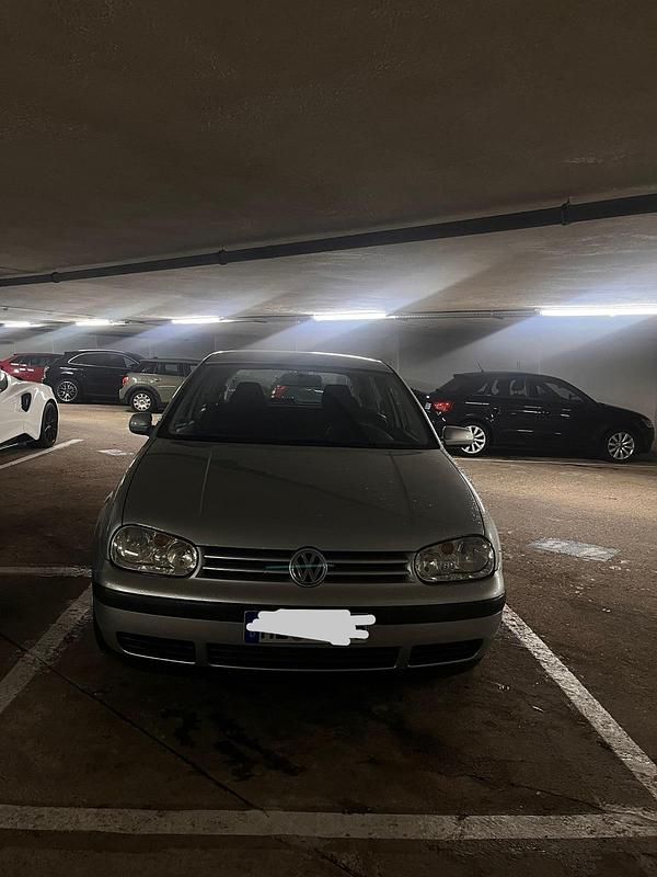 Silber Gebraucht 2000 VW Golf IV Kleinwagen | 1.200 € (Guter Preis) - Bild 1/4
