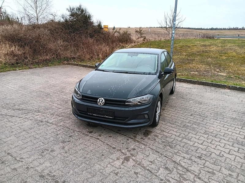 Gebraucht VW Polo 65 PS (47 kW) 2018 Grau Kleinwagen