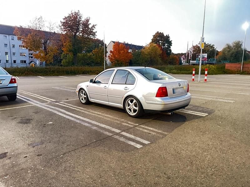 Second-hand VW Bora 116 CP (85 kW) 2002 Argintiu Berlinǎ