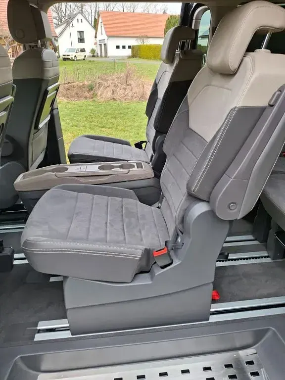 Gebraucht VW Multivan Style 150 PS (110 kW) 2024 Schwarz Van / Kleinbus