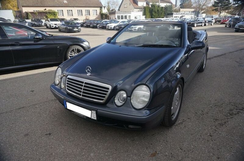Gebraucht Mercedes CLK320 Elegance 218 PS (160 kW) 1999 Schwarz metallic Cabrio