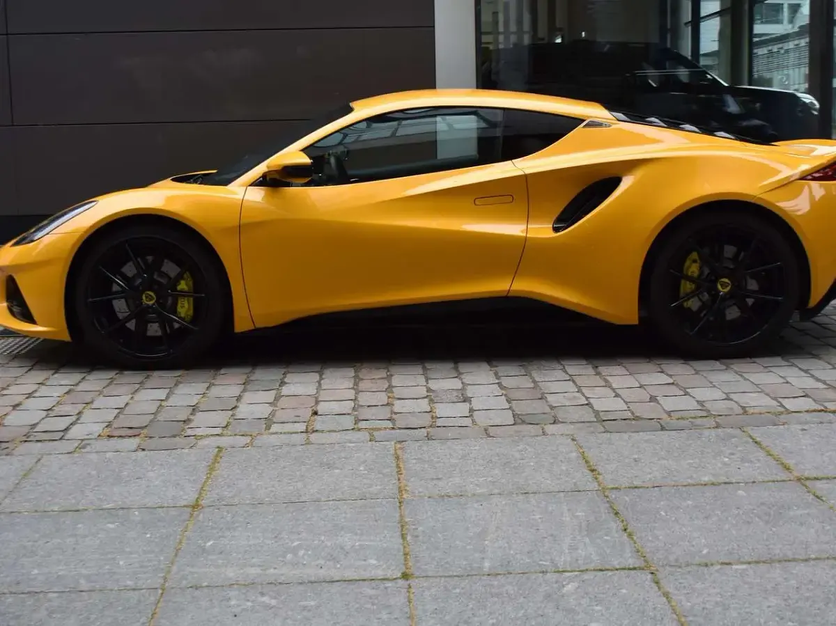 Gebraucht Lotus Emira 364 PS (267 kW) 2024 Hethel yellow Coupé